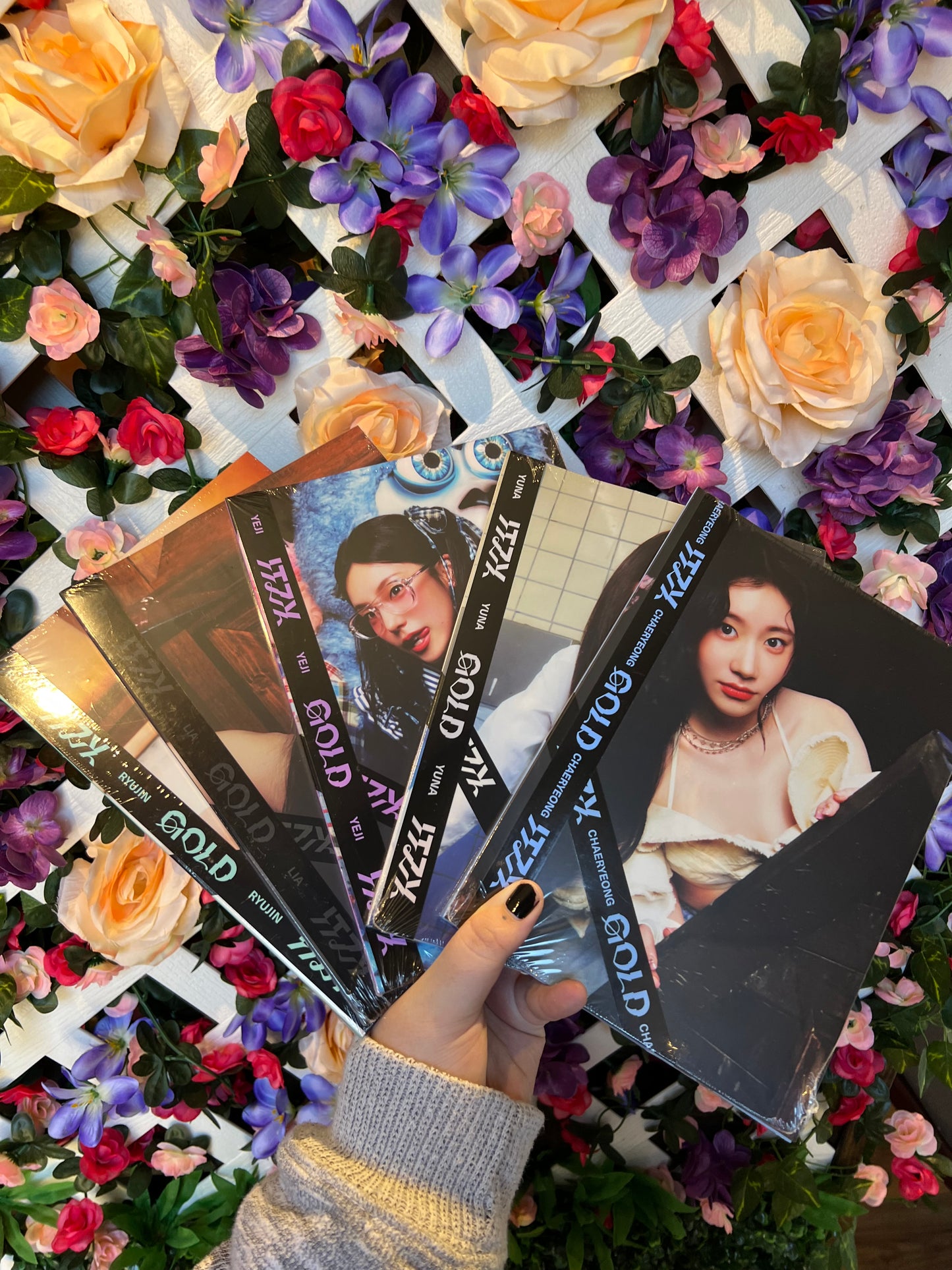 ITZY - GOLD (Digipack Random Ver.)