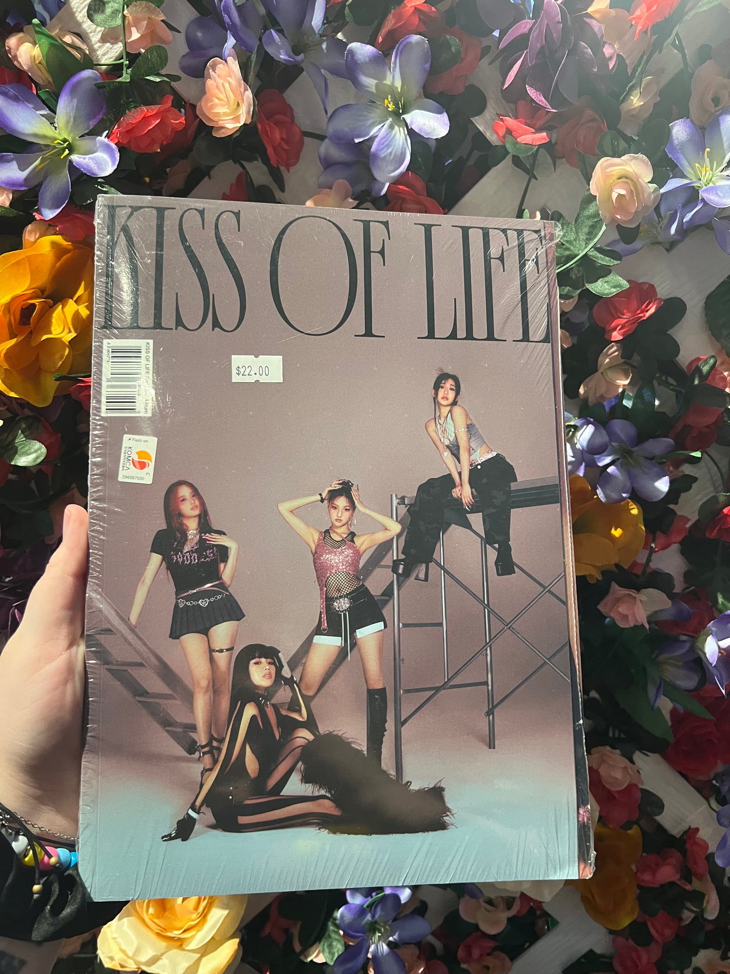 KISS OF LIFE - Born To XX (Random Ver.)