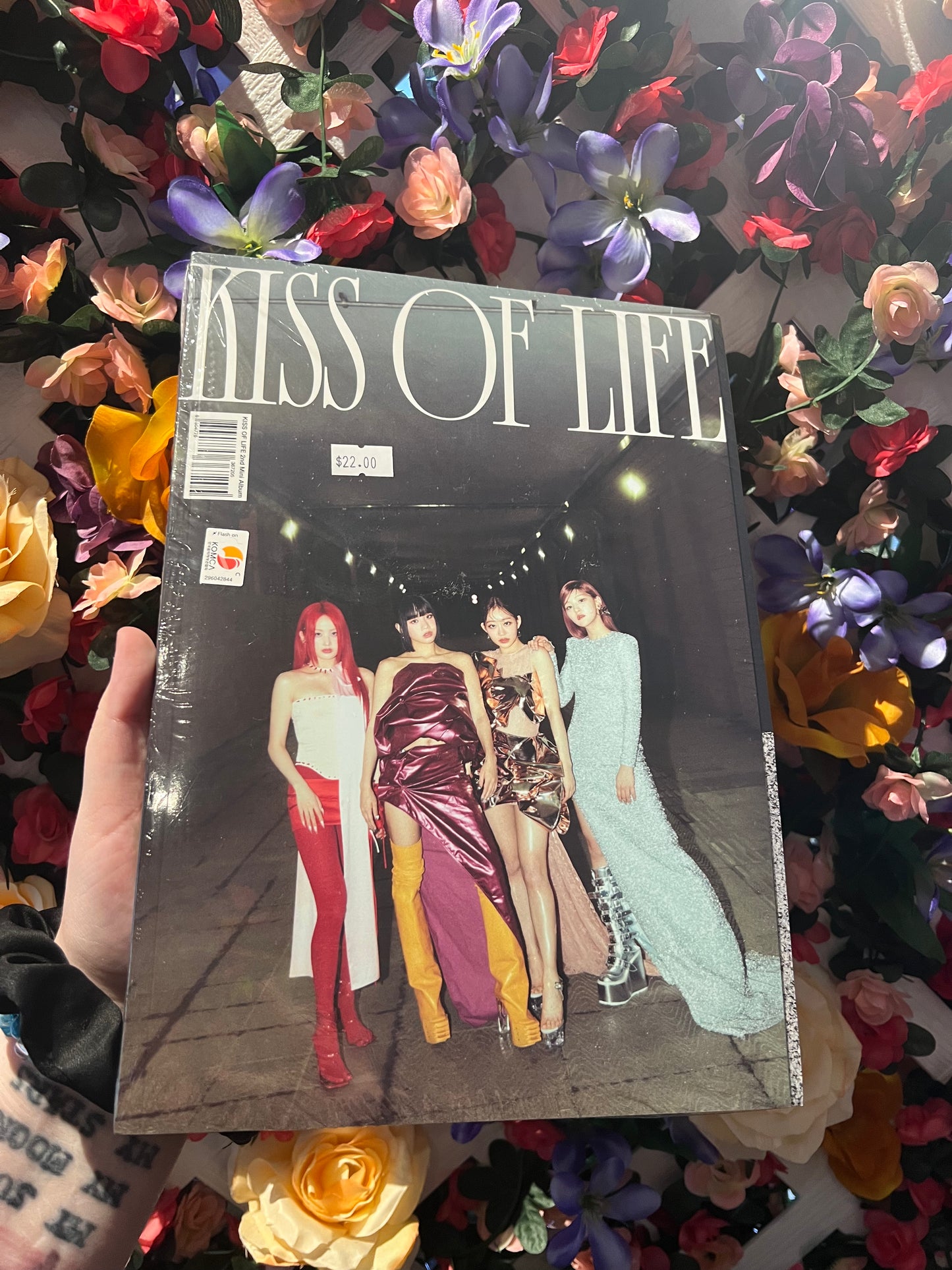 KISS OF LIFE - Born To XX (Random Ver.)
